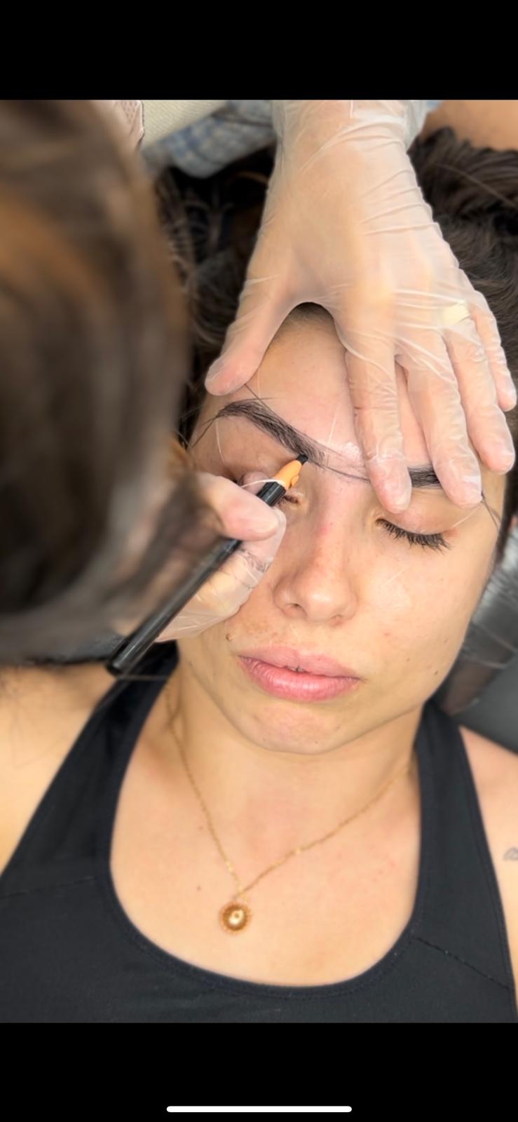 Specialist mapping a client's brows during a consultation at Studio Di Maria