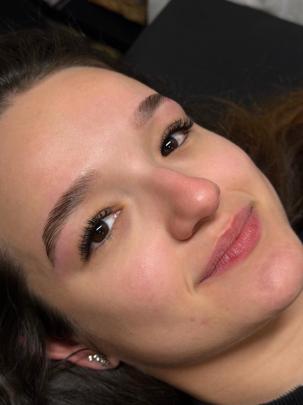 Lash Extensions at Studio Di Maria — Natural volume set, mapped to a soft almond eye.